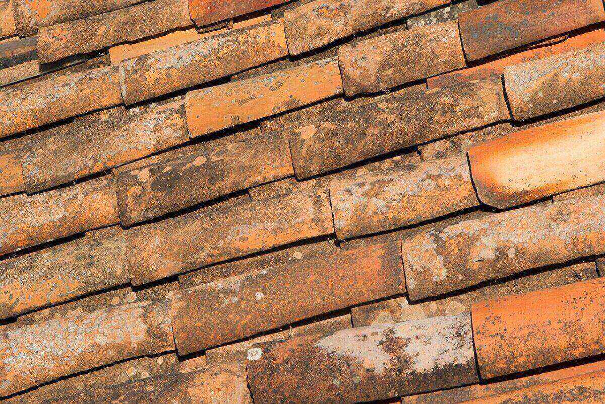 Peinture sur toiture à Maraussan : rénovation esthétique et protection durable