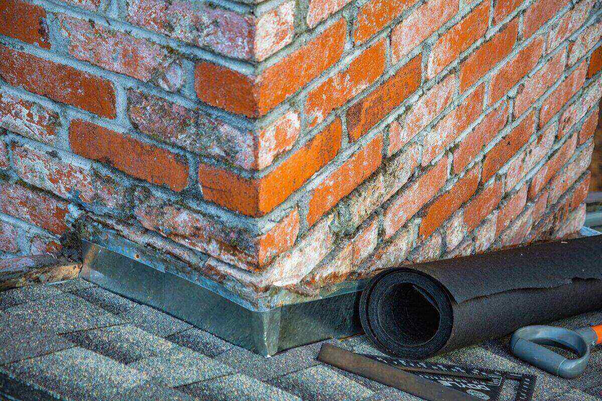 Pose d'abergement de cheminée à Agde : assurez l'étanchéité durable de votre toiture